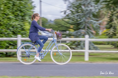 Mathilde et son beau vélo bleu - Romilly-la-Puthenaye (27) - 2021