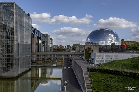 Parc de la Villette - Paris - 2022 - Canon EOS 5D Mark IV, EF 16/35mm f/4L IS USM, 35 mm, 1/320s, f/7.1, ISO 100,  Priorité ouverture - Ivan Le Roux Photographe sphère